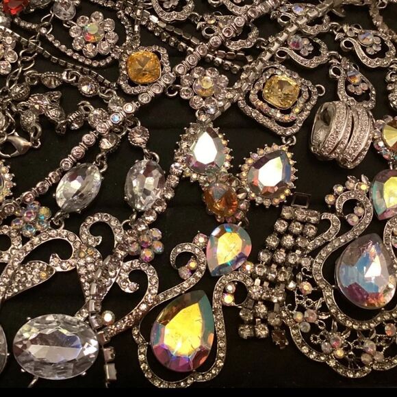 Vtg Estate Costume Jewelry 3 Lb Lot Signed Unsigned Wearable craft junk repurpos - Picture 8 of 11